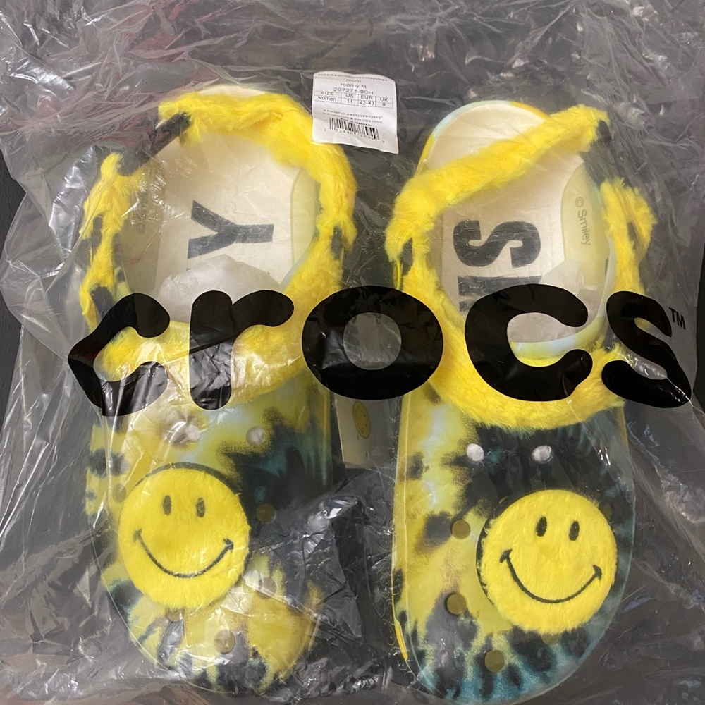 Crocs Smiley Edition Bae Clogs - Picture 6 of 6